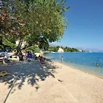 Nice Apartment In Kastel Luksic With Wifi דירה