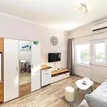 Nice Apartment In Kastel Luksic With Wifi דירה Kaštela