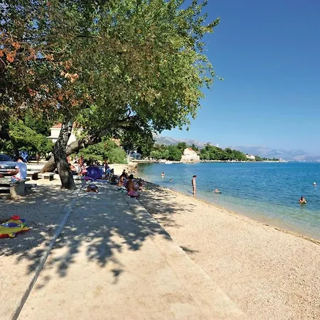 In Kastel Luksic With Wifi Apartman