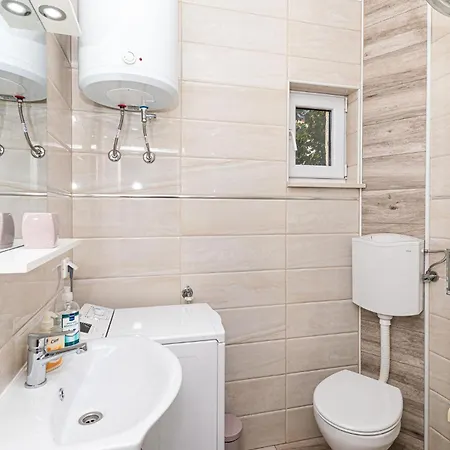 Apartman In Kastel Luksic With Wifi *